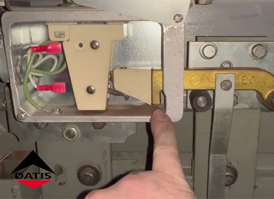 قفل درب آسانسور چیست